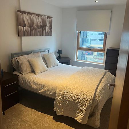 Clarance Docks Apartment Лидс Экстерьер фото