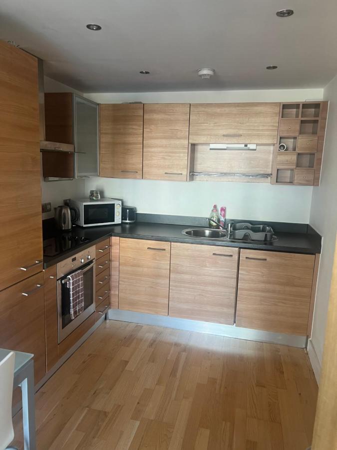 Clarance Docks Apartment Лидс Экстерьер фото